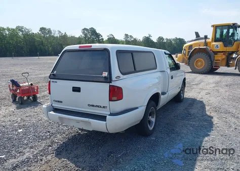 2000 Chevrolet S-10 Ls из США, поврежденный, VIN 1GCCS1441Y8182038